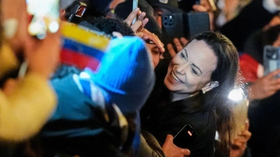 Machado traf in der Nacht in Oslo ein. (Foto: Lise Åserud/NTB Scanpix/AP/dpa)