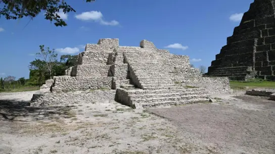 Fund in einer Ruinenstätte der Maya im Südosten von Mexiko. Dort sind Knochenreste von mindestens 25 geopferten Menschen gefunden worden. (Foto: -/Projekt Moral-Reforma/dpa)