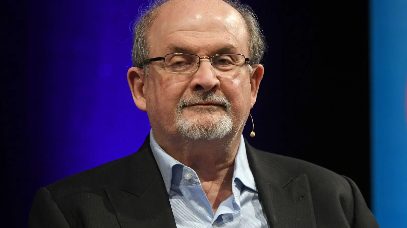Salman Rushdie ist nicht mehr an ein Beatmungsgerät angeschlossen. (Foto: picture alliance / Henning Kaiser/dpa)