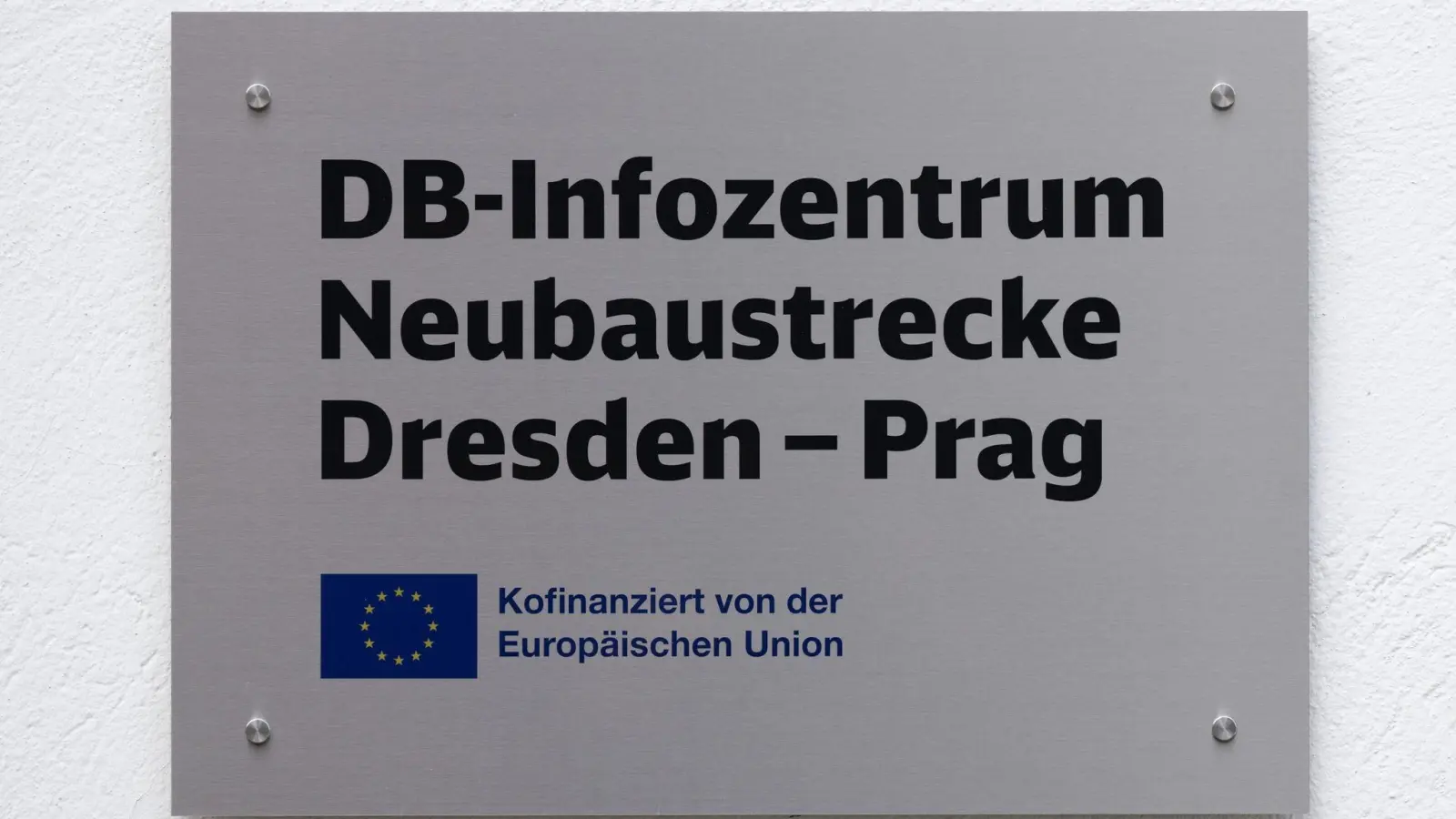 2024 sollen das Eisenbahnbundesamt sowie der Bundestag über den Neubau der Strecke als Trasse oder Volltunnel-Variante entscheiden. (Foto: Sebastian Kahnert/dpa)