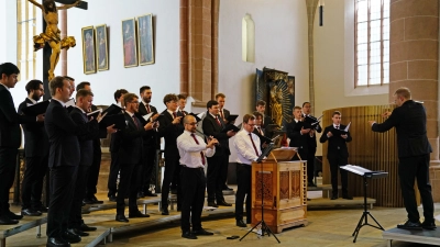 Krönte die Landpartie nach Schwabach mit seinem Konzert: das Vokalensemble Sonat Vox unter der Leitung von Justus Merkel. (Foto: Elke Walter)