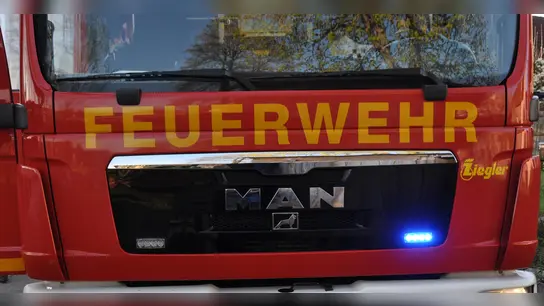 Feuerwehr-Großeinsatz in Iphofen: Zum Brand in einem Sägewerk rückten die Rettungskräfte aus gut einem halben Dutzend Orten aus. (Symbolbild: Wolfgang Grebenhof)