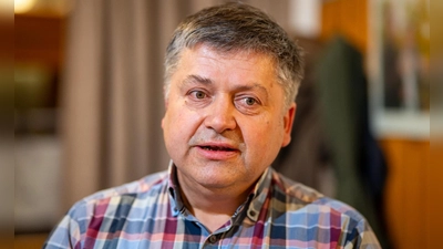 Amtsinhaber Karl Schmidt muss in eine zweite Runde. (Foto: Mirko Fryska)