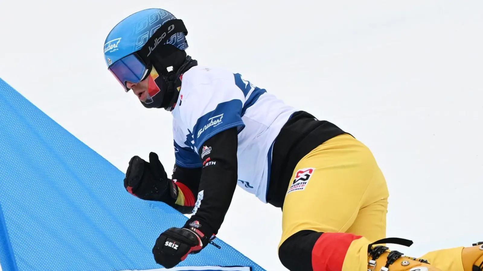 Snowboard: Weltcup, Parallel-Slalom, Mixed. Stefan Baumeister aus Deutschland startet im Mixed Team Wettbewerb. (Foto: Angelika Warmuth/dpa)