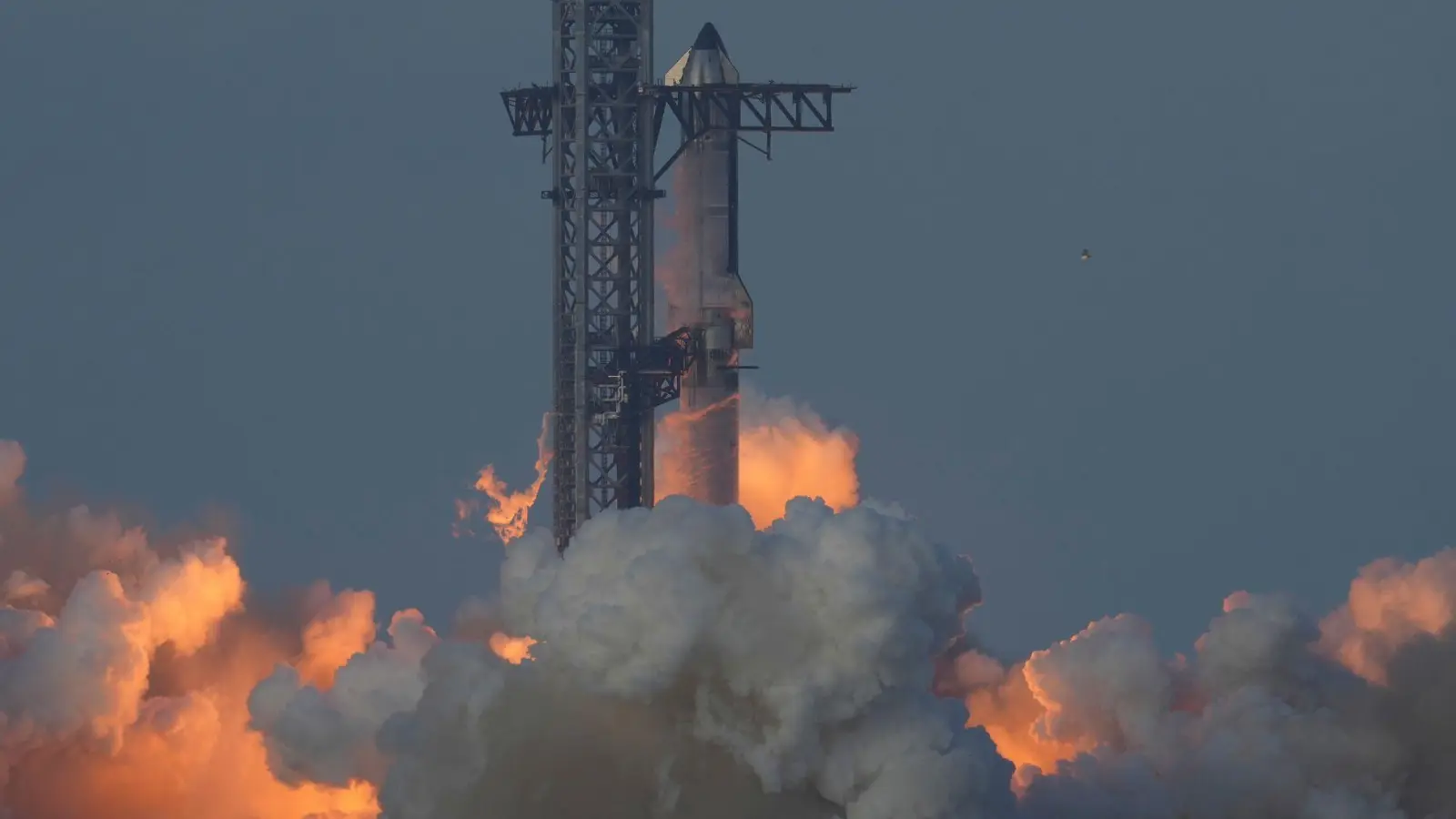 Das Starship hat einen zehnten Testflug absolviert. (Foto: Eric Gay/AP/dpa)