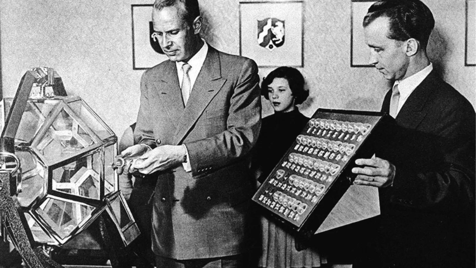 Das Waisenmädchen Elvira Hahn zog die erste Kugel in der Geschichte des erfolgreichen Glücksspiels „6 aus 49“ - es war ausgerechnet die 13. (Archivbild) (Foto: picture alliance / dpa)