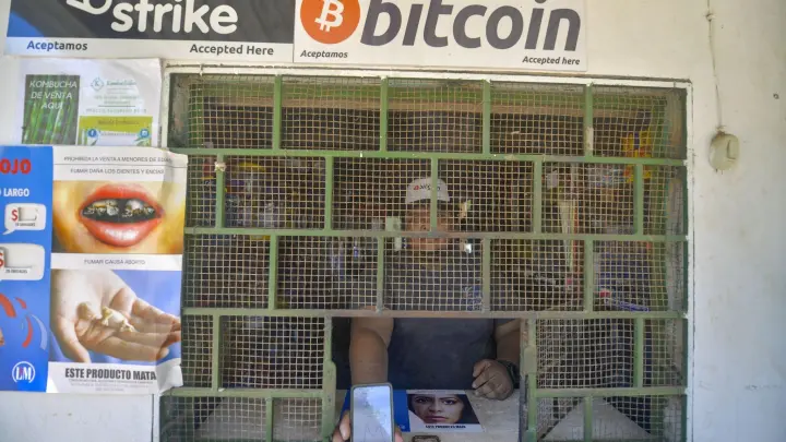 Ein Geschäft in Chiltuipan, das Bitcoin akzeptiert. (Foto: Camilo Freedman/SOPA/ZUMA/dpa)