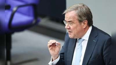 Armin Laschet, CDU, Vorsitzender des Auswärtigen Ausschusses des Bundestages, fordert eine deutsch-französische Initiative für Verhandlungen mit Russland über einen Waffenstillstand in der Ukraine. (Archivbild) (Foto: Hannes P. Albert/dpa)