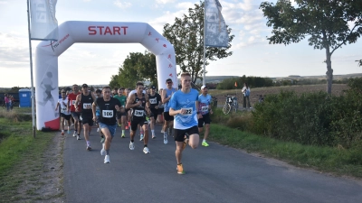 Beim Start zum Hauptlauf lief der Sieger Brian Weisheit gleich vorneweg. (Foto: Jörg Behrendt)
