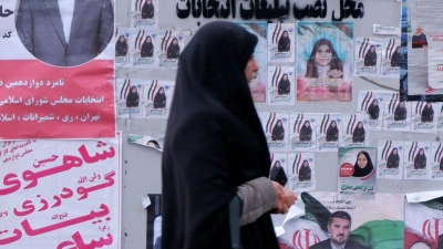 Wahlplakate in Teheran. Am Freitag wählt der Iran ein neues Parlament und den Expertenrat. (Foto: Rouzbeh Fouladi/ZUMA Press Wire/dpa)