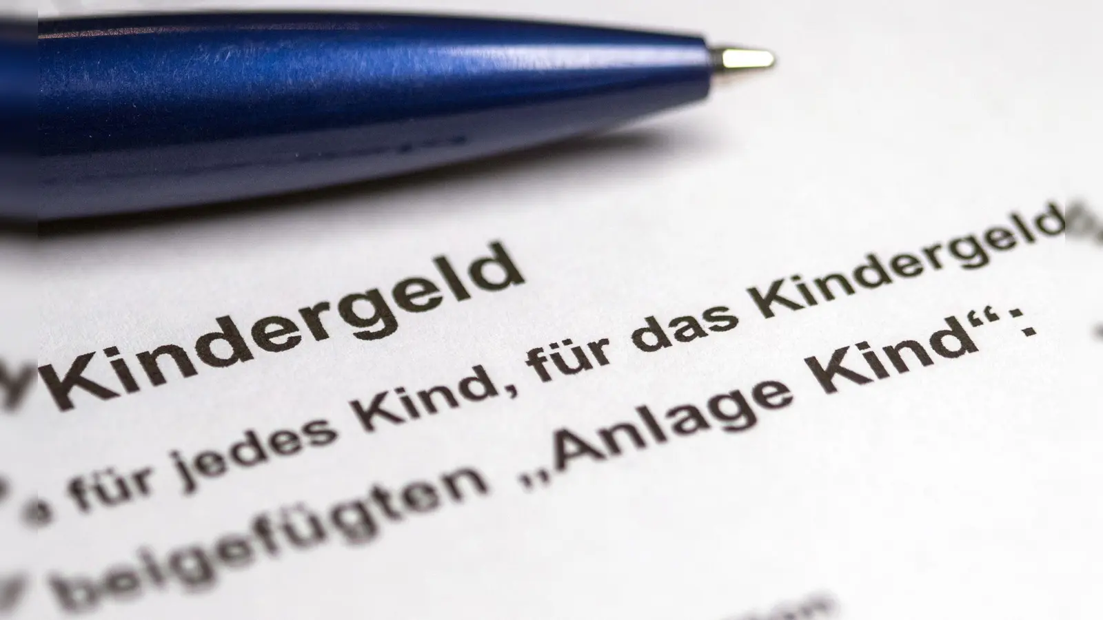 So einen Antrag soll man künftig nicht mehr benötigen. (Illustration) (Foto: Jens Büttner/dpa-Zentralbild/dpa)