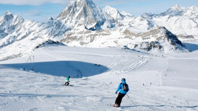 Pistenfreuden mit Blick aufs Matterhorn: Das Skigebiet Zermatt kam mit 8,47 Punkten auf den besten Durchschnittswert. (Foto: Florian Sanktjohanser/dpa-tmn)