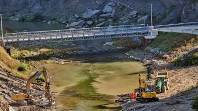 Aufbauarbeiten nach der Ahrtal-Flut. Hochwasser hemmen die wirtschaftliche Entwicklung. (Archivbild)  (Foto: Thomas Frey/dpa)