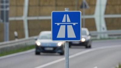 Die A8 ist derzeit in beide Fahrtrichtungen gesperrt. (Symbolbild) (Foto: Soeren Stache/dpa)