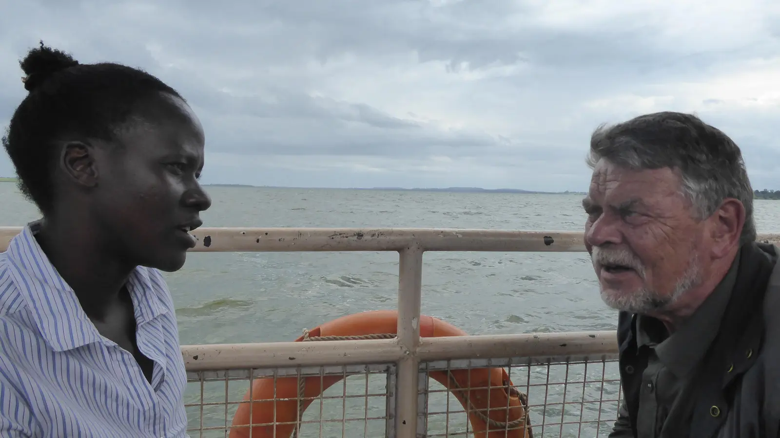 Dr. Gerd-Rüdiger Franke (hier beim Besuch in Uganda mit einer Krankenhaus-Mitarbeiterin) engagiert sich für Migration und Integration in einem Netzwerk aus Ärzten, Arbeitsagentur und Gesundheitsforum. (Foto: Ingrid Franke)