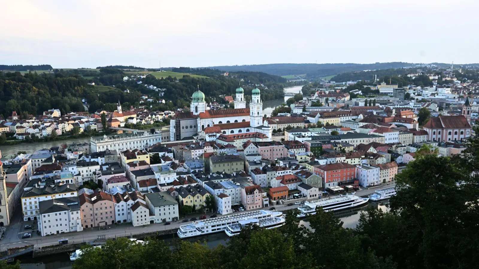 In Passau gibt es bei der Kommunalwahl eine Stichwahl zwischen den Kandidaten von SPD und CSU. (Archivbild)  (Foto: Felix Hörhager/dpa)
