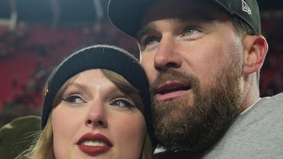 Football-Profi Travis Kelce (36) hat über seine Hochzeit mit Popstar Taylor Swift (36) gesprochen. (Archivbild) (Foto: Charlie Riedel/AP/dpa)