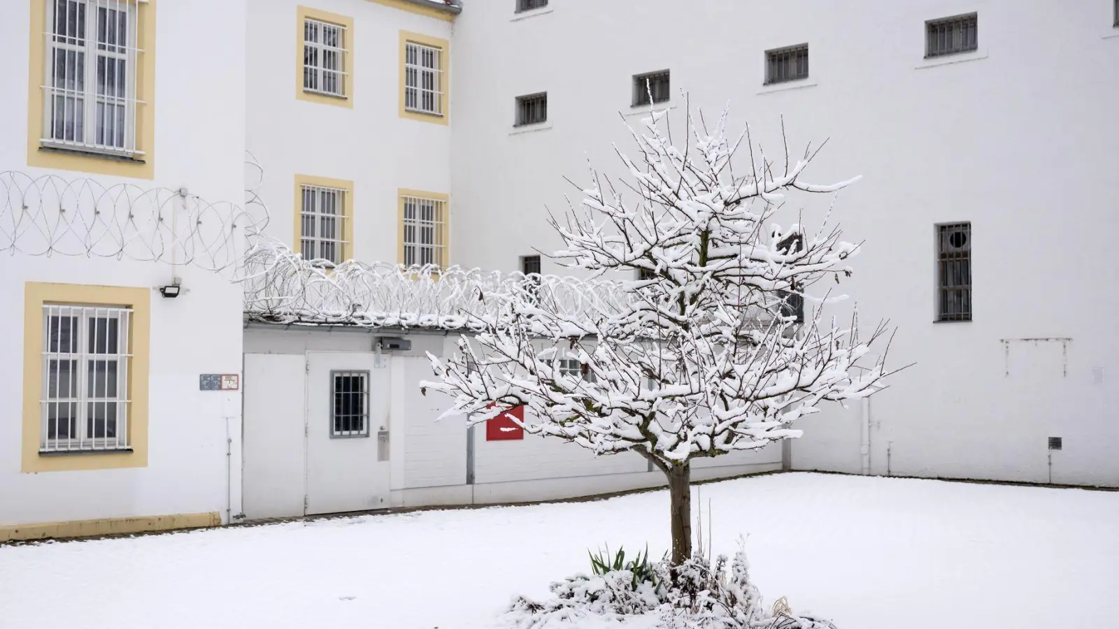 Der Freistaat will das ehemalige Gefängnis in Neuburg ann der Donau verkaufen.  (Foto: Sven Hoppe/dpa)
