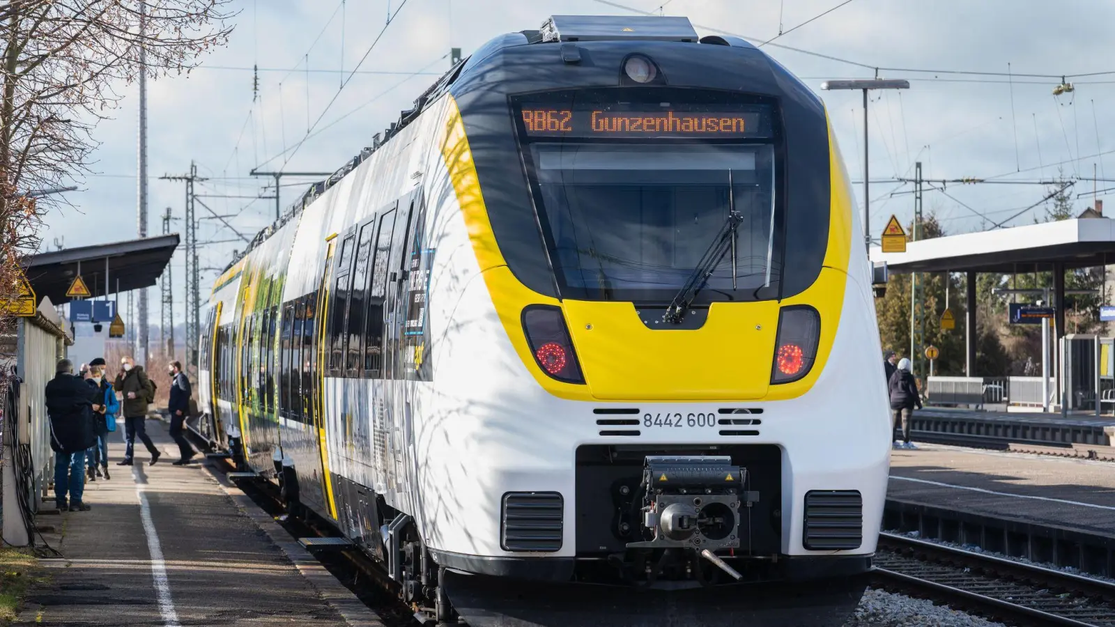 Bahnfahrer in Mittel- und Unterfranken müssen sich bis Dezember wegen Bauarbeiten auf Einschränkungen einstellen. Unter anderem wird der Bahnhof Gunzenhausen (Bild) barrierefrei ausgebaut. (Archivfoto) (Foto: Nicolas Armer/dpa)