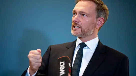 Christian Lindner (FDP), Bundesminister der Finanzen, pocht darauf, dass der Bund die in der Corona-Pandemie ausgesetzte Schuldenbremse wieder einhält. (Foto: Fabian Sommer/dpa)