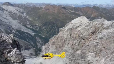 Die Bergwacht hatte auch einen Hubschrauber im Einsatz. (Archivbild) (Foto: -/Bergrettung Italien/dpa)