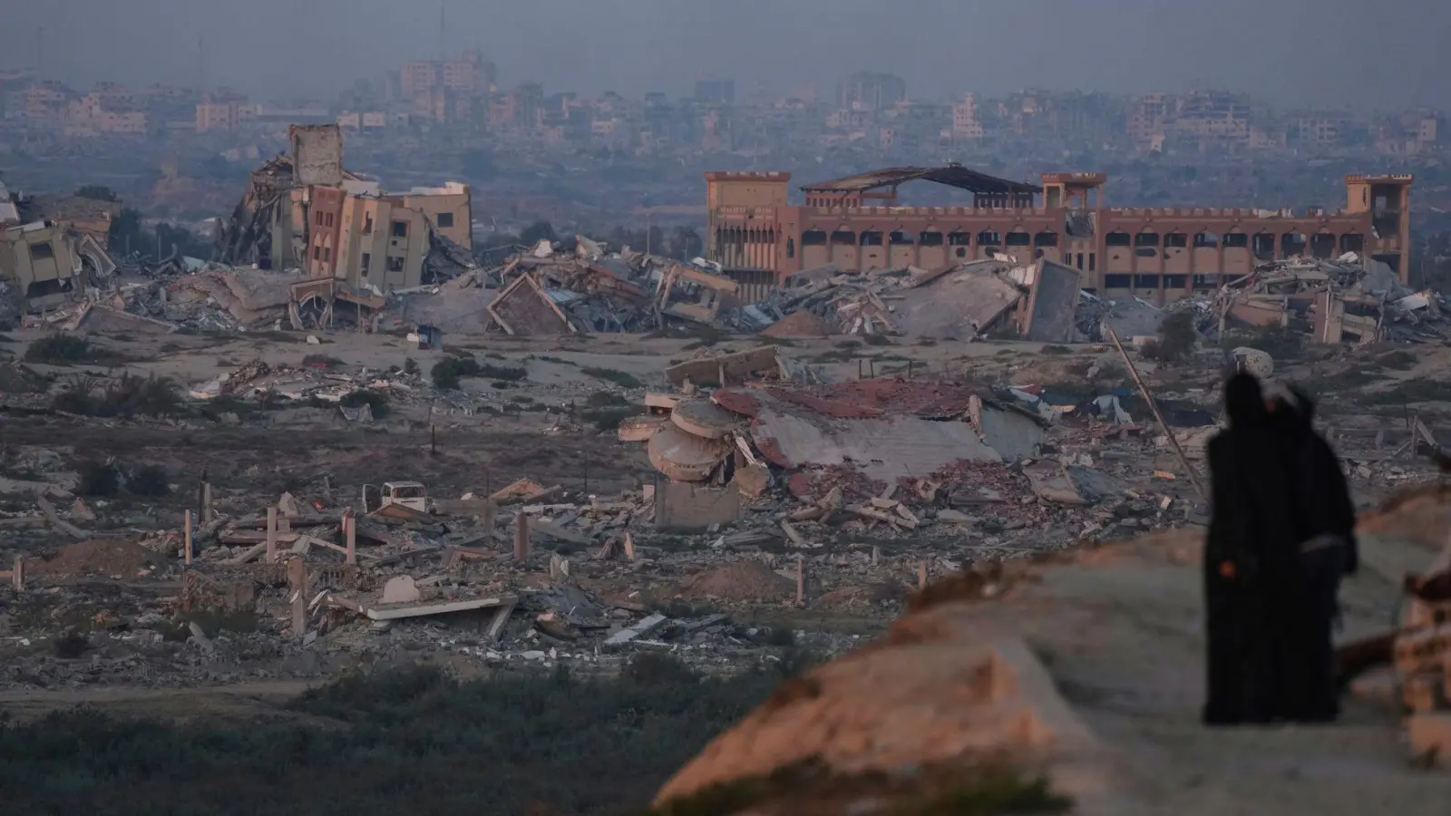 Der Krieg im Gazastreifen dauert seit fast zwei Jahren an. (Archivbild)  (Foto: Jehad Alshrafi/AP/dpa)
