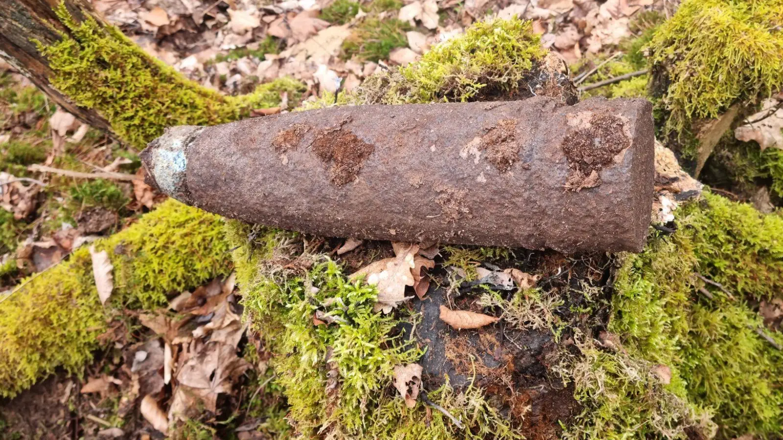 Die Sprenggranate stammt nach Angaben der Polizei vermutlich aus dem Zweiten Weltkrieg. (Symbolbild) (Foto: -/Polizei Unterfranken/dpa)