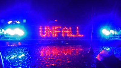 In München ist eine Polizeistreife in der Nacht verunglückt. (Symbolbild) (Foto: Stefan Puchner/dpa)