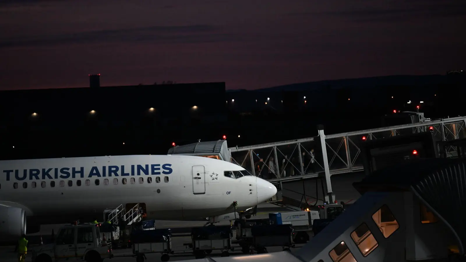 31 Afghanen sind mit dem Flugzeug in Hannover angekommen. (Foto: Dpa/dpa)