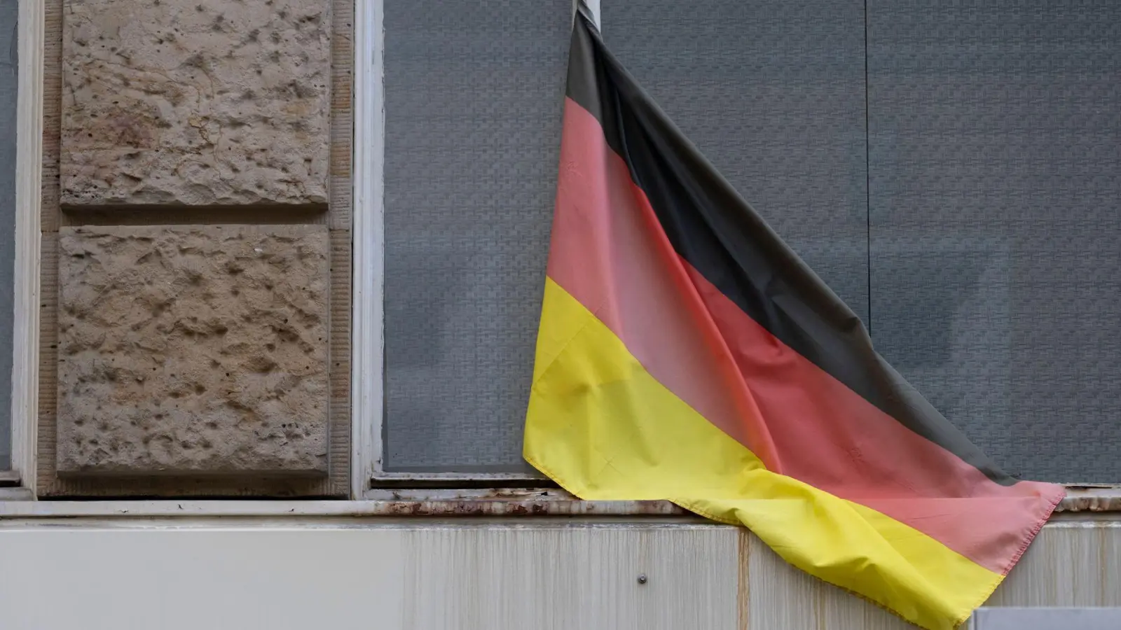 Auswanderung ist für jeden Fünften in Deutschland zumindest abstrakt ein Thema. (Symbolbild) (Foto: Boris Roessler/dpa)