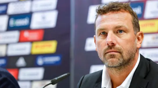 Der neue Nürnberger Trainer Markus Weinzierl während einer Pressekonferenz. (Foto: Daniel Löb/dpa/Archivbild)