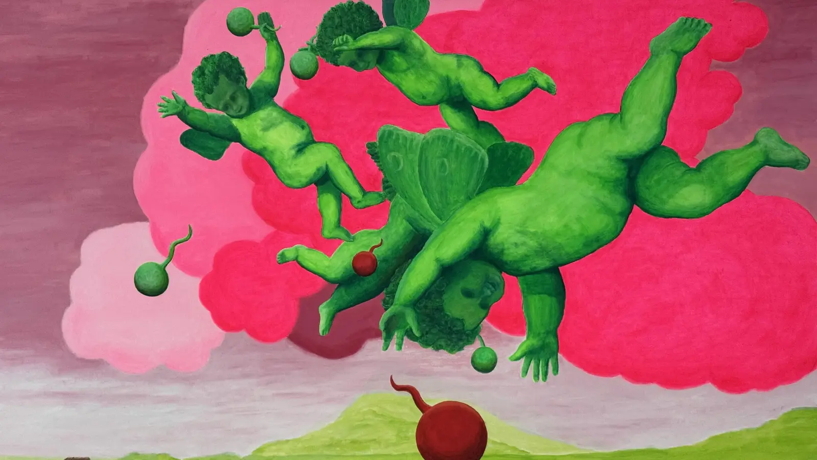 Aus pinkfarbenen Wolken purzeln grellgrüne Engelchen Richtung Erde, mit ihnen „Grünonen” und „Eronen”, die in den Bildwelten von Reiner F. Schulz immer wieder auftauchen. (Foto: Lara Hausleitner)
