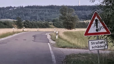 In schlechtem Zustand ist die Kreisstraße zwischen den Leutershäuser Stadtteilen Sachsen und Atzenhofen. Sie soll in absehbarer Zeit saniert werden. (Foto: Wolfgang Grebenhof)