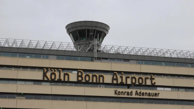 Wegen eines Vorfalls läuft am Flughafen Köln/Bonn ein Polizeieinsatz. (Archivbild) (Foto: Sascha Thelen/dpa)