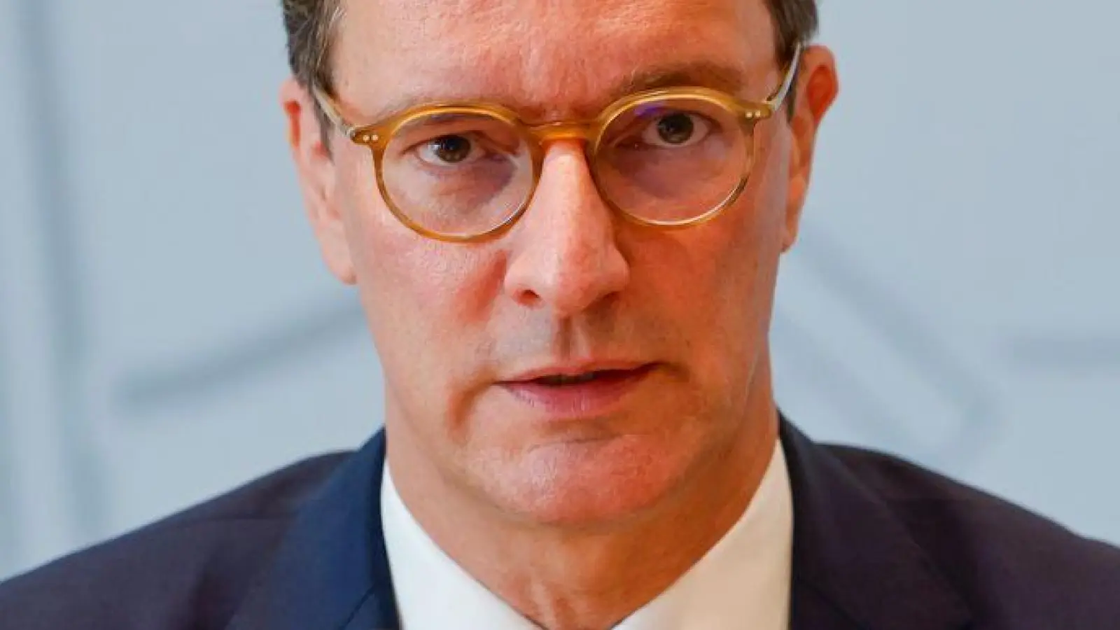 Nordrhein-Westfalens Ministerpräsident Hendrik Wüst (CDU) verlangt angesichts der erwarteten Steuerausfälle für Länder und Kommunen durch das geplante Investitionspaket des Bundes Kompensationen. (Foto: Thomas Banneyer/dpa)