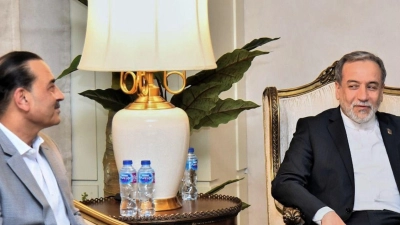 Irans Außenminister Araghtschi spricht mit den pakistanischen Vermittlern. (Foto: -/Pakistan Ministry of Foreign Affairs/dpa)