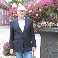 Hat sich in den ersten Monaten im Amt mittlerweile gut eingerichtet in seinen Aufgaben: Feuchtwangens neuer Bürgermeister Dr. Ulrich Grünwald.  (Foto: Jasmin Kiendl)