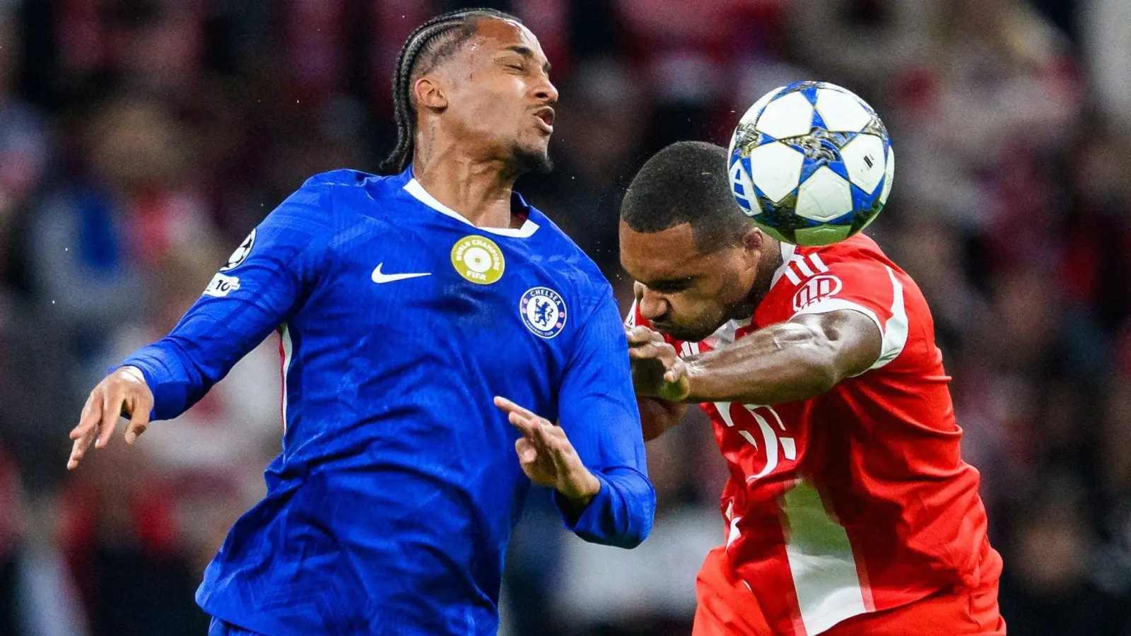 Jonathan Tah (r) gegen João Pedro, in den Zweikämpfen ging es zur Sache.  (Foto: Tom Weller/dpa)