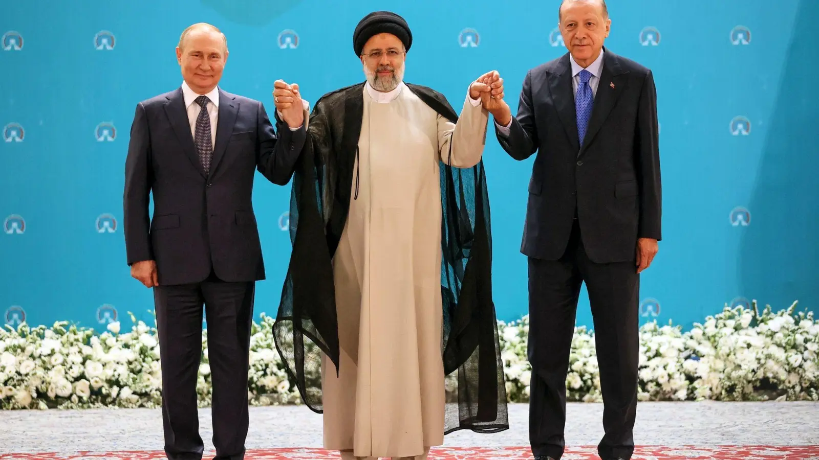 Der russische Präsident Wladimir Putin, Ebrahim Raisi, Präsident des Iran, und ihr türkischer Kollege Recep Tayyip Erdogan bei ihrem Treffen in Teheran. (Foto: Sergei Savostyanov/Pool Sputnik Kremlin via AP/dpa)