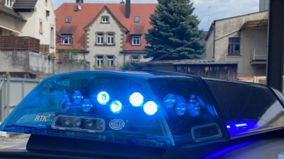Nach einem Quartett von vier jungen Männern sucht die Polizei in Neustadt. (Symbolbild: Manfred Blendinger)