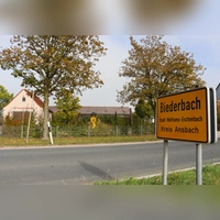 Schon vor einigen Jahren war die einfache Dorferneuerung in Biederbach Thema. Jetzt stellt die Stadt erneut einen Förderantrag. (Foto: Antonia Müller)