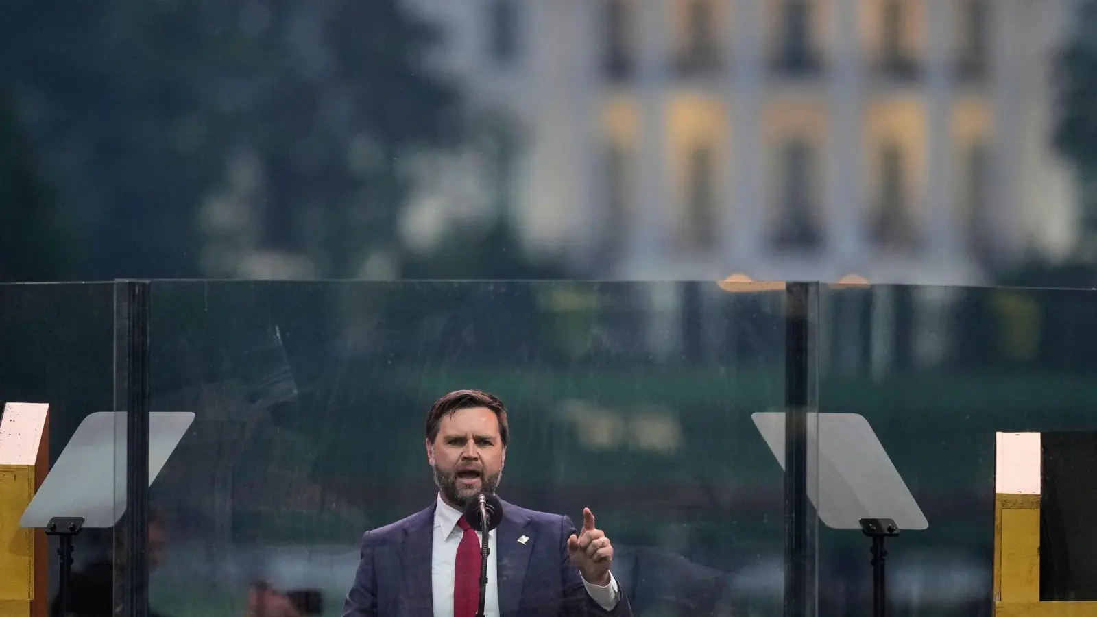 Vizepräsident Vance ruft die Amerikaner auf, darauf zu vertrauen, dass Trump bei seiner Nahost-Politik von den Interessen der amerikanischen Bevölkerung geleitet wird. (Archivbild) (Foto: Julia Demaree Nikhinson/AP/dpa)