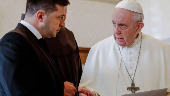 Wolodymyr Selenskyj hat mit Papst Franziskus telefoniert. (Foto: Gregorio Borgia/AP/dpa)