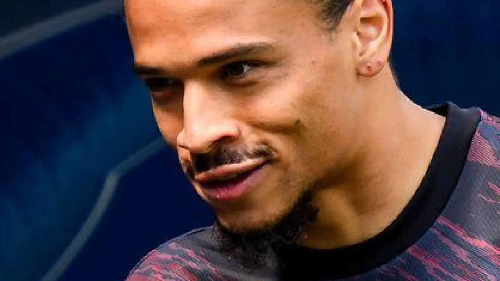 Kaum an einer Hand abzuzählen: Um Bayerns Offensivstar Leroy Sané sollen viele Vereine buhlen. (Foto: Tom Weller/dpa)