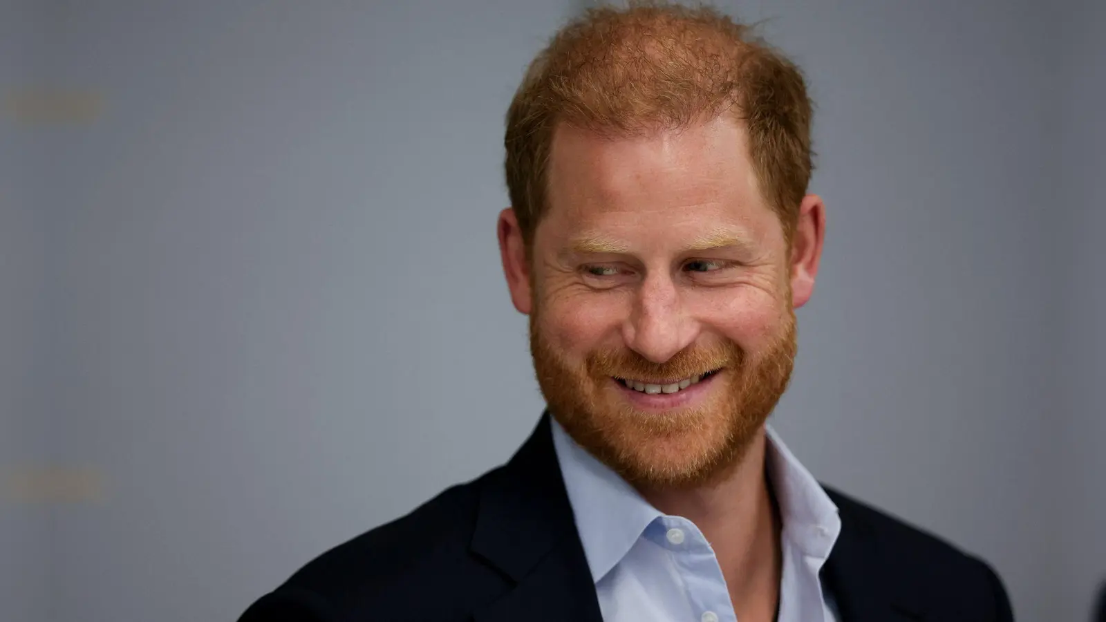 Hat Prinz Harry wieder Grund zu lachen? Britische Medien spekulieren über eine sich abzeichnende Versöhnung mit seinem Vater König Charles. (Foto: Suzanne Plunkett/PA Wire/dpa)
