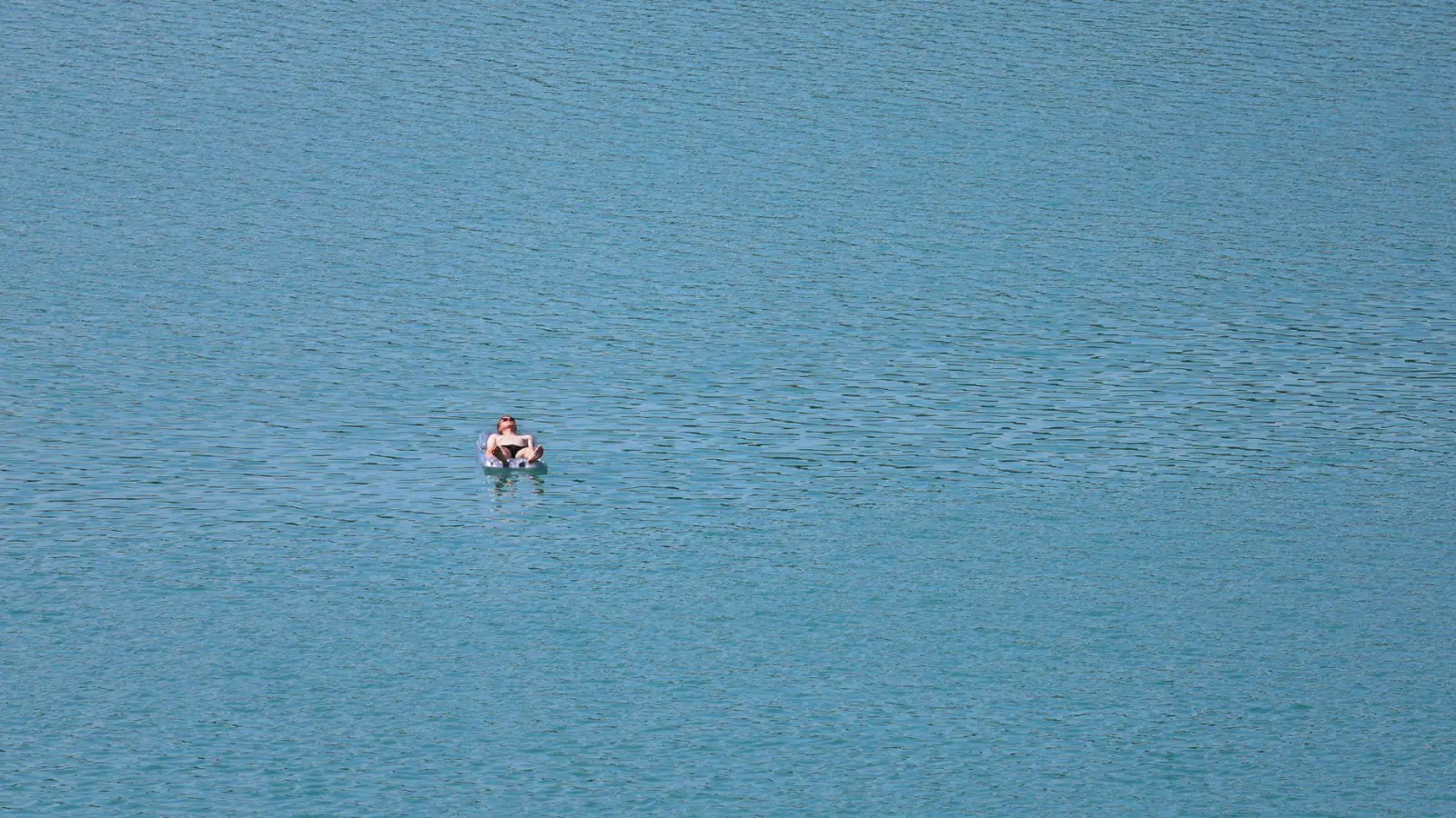 Mutmaßliche Notlage: Zahlreiche Kräfte rücken am Forggensee aus. (Symbolbild) (Foto: Karl-Josef Hildenbrand/dpa)