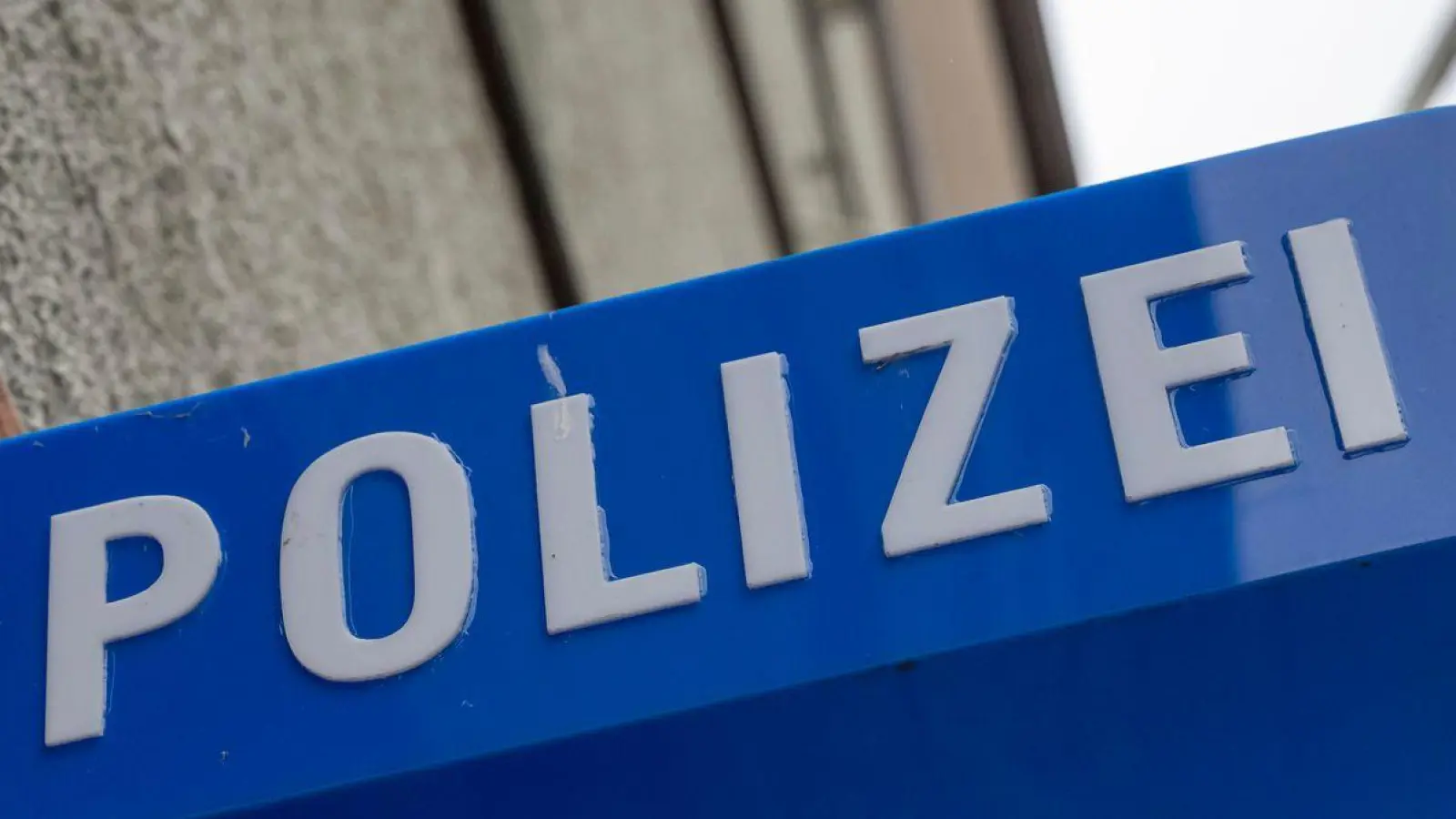 Zu seinem Zielort kam der kleine Mann nicht. (Symbolbild) (Foto: Peter Kneffel/dpa)