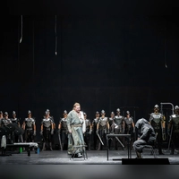 In der Neuinszenierung wird „Siegfried“ in die Gegenwart gebracht. (Foto: Monika Rittershaus/Bayerische Staatsoper/dpa)
