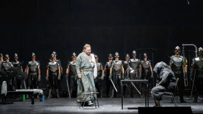 In der Neuinszenierung wird „Siegfried“ in die Gegenwart gebracht. (Foto: Monika Rittershaus/Bayerische Staatsoper/dpa)