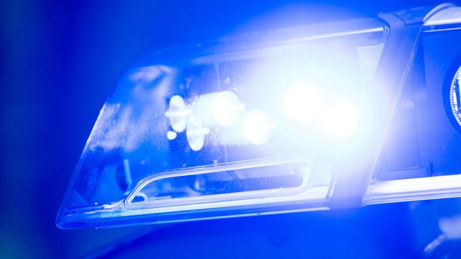 Die Polizei nahm die Ermittlungen zur Ursache des tödlichen Unfalls auf. (Symbolbild) (Foto: Lino Mirgeler/dpa)